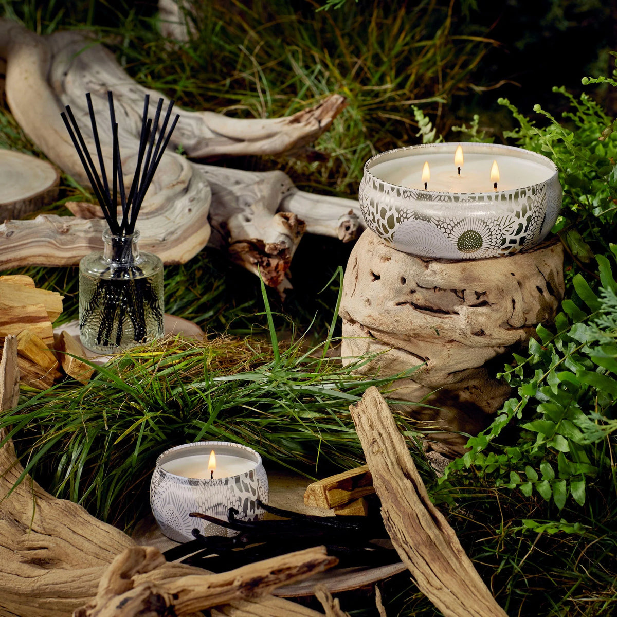 VOLUSPA - Santal Vanille 3 Wick Candle 12 oz