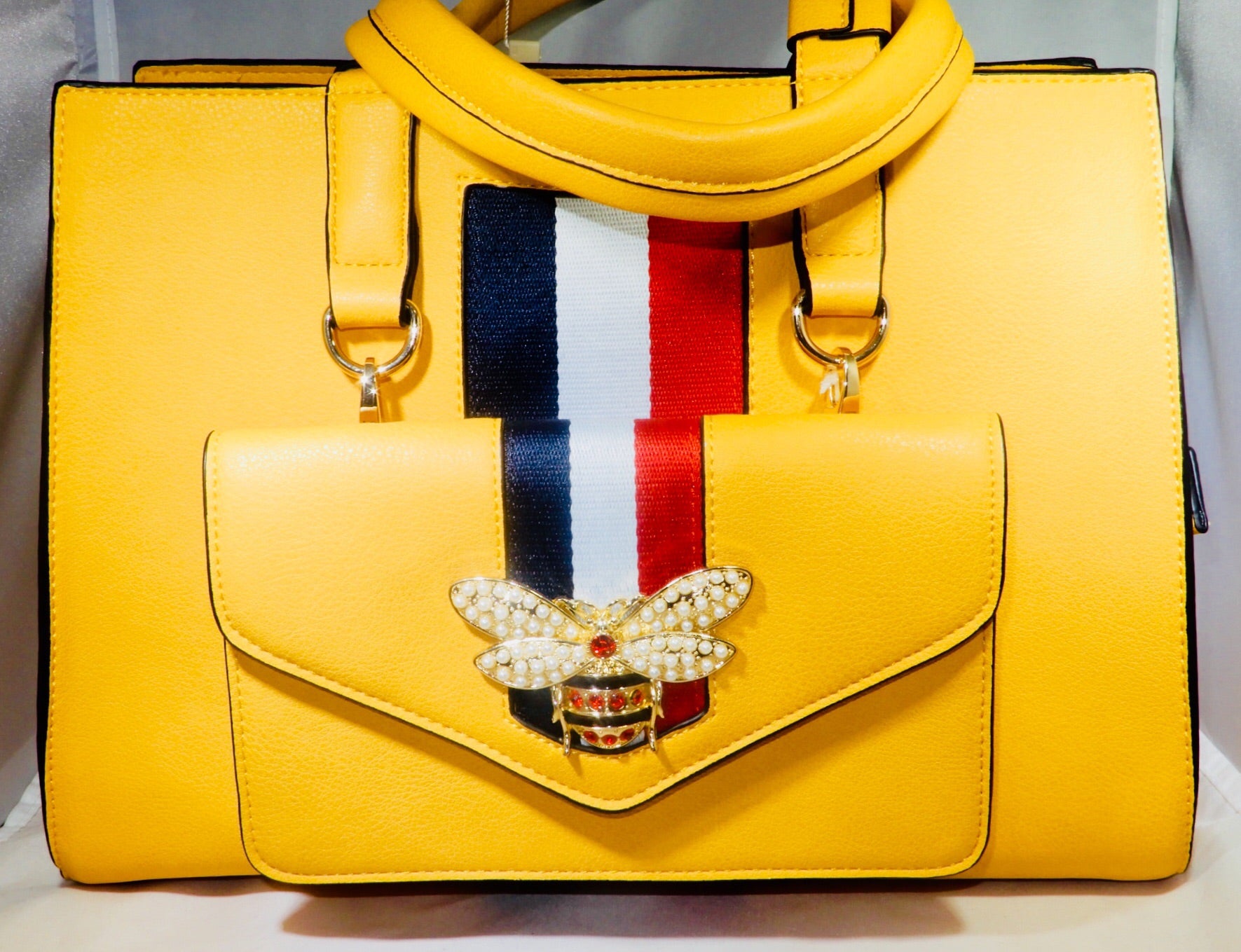 MY FAVS. Gucci Bumble bee bag | Shoulder bag, Bags, Shoulder bag women